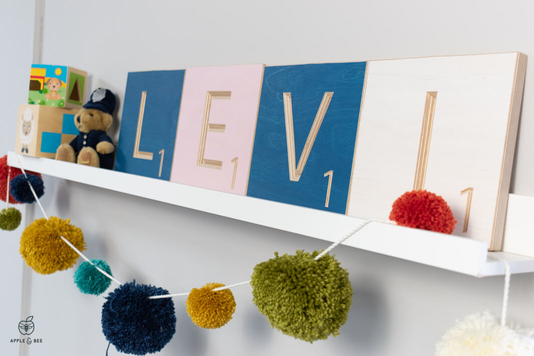 'V' Scrabble Tile